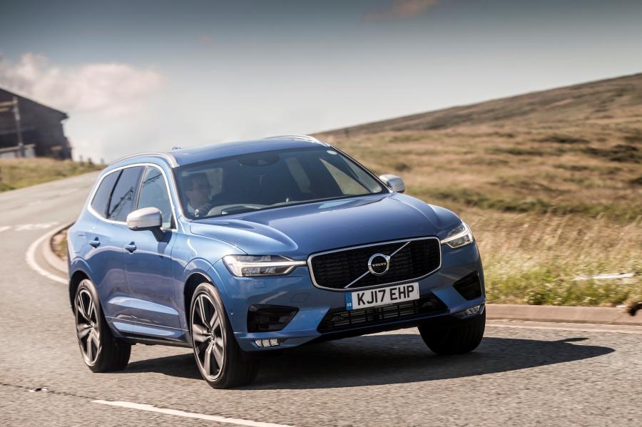  Volvo XC60 T5 R-Design 2017 года  (UK) (фото 1 из 26)